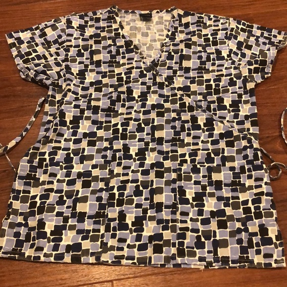 Med gear size small scrub top - Picture 3 of 3